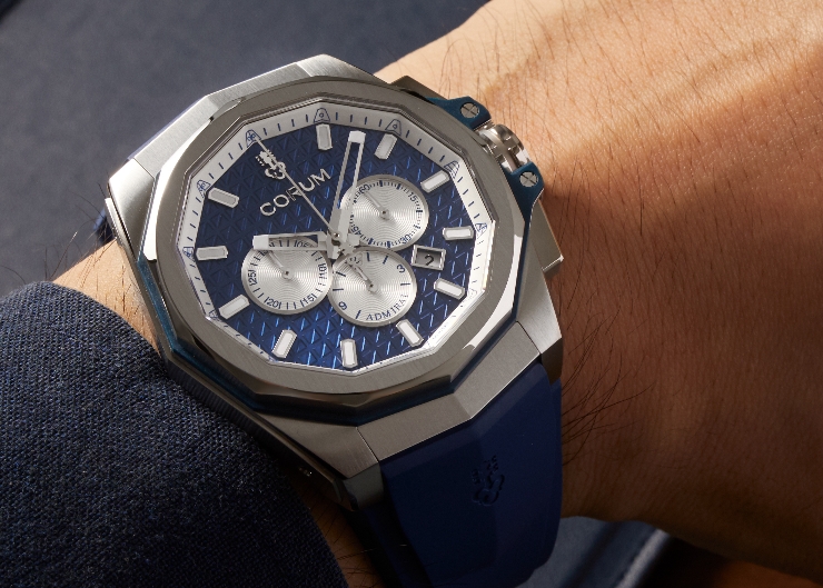 選擇障礙了!Corum Admiral 45海軍上將計時碼錶藍面、綠面全新靚色限量上市