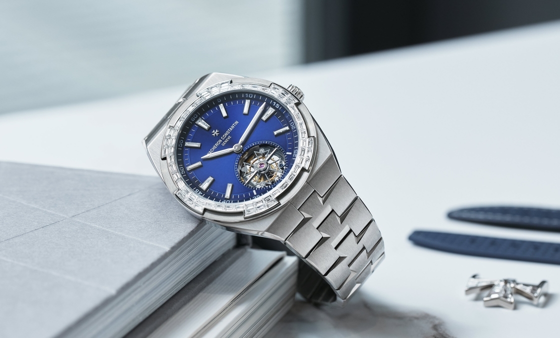 VACHERON CONSTANTIN - OVERSEAS - 6007V/210G-B955 - 白金、梯鑽、藍面與陀飛輪的美妙邂逅|VACHERON CONSTANTIN Overseas系列陀飛輪高級珠寶腕錶