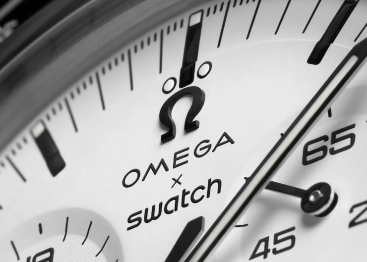 Speedmaster錶迷是否會再次心動?新款MoonSwatch展示原版OMEGA標誌,致敬1965年太空探索60週年