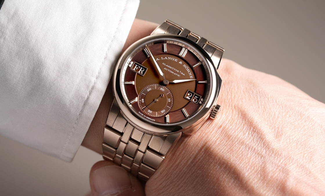 A. LANGE & SÖHNE - ODYSSEUS - 363.150 - 蜜金披身!朗格Odysseus首攜專利蜂蜜金錶殼與錶鍊耀目登場