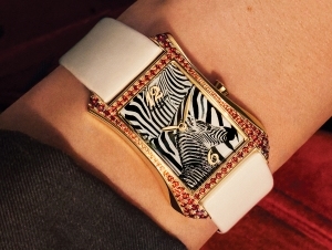 珍藝斑馬，躍現藍寶石雕刻錶面｜百達翡麗Gondolo Serata 