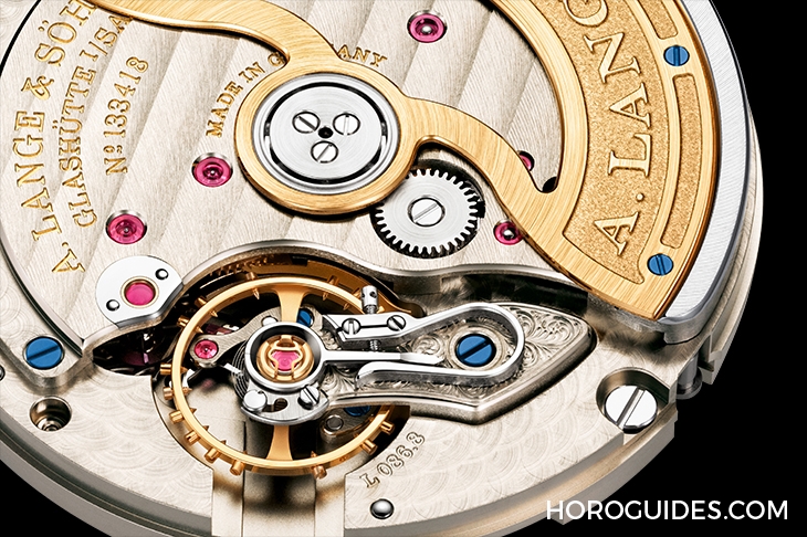 A. LANGE & SÖHNE - SAXONIA - 381.026 - 古典銀白色面盤登場｜朗格Saxonia Outsize Date再次演繹