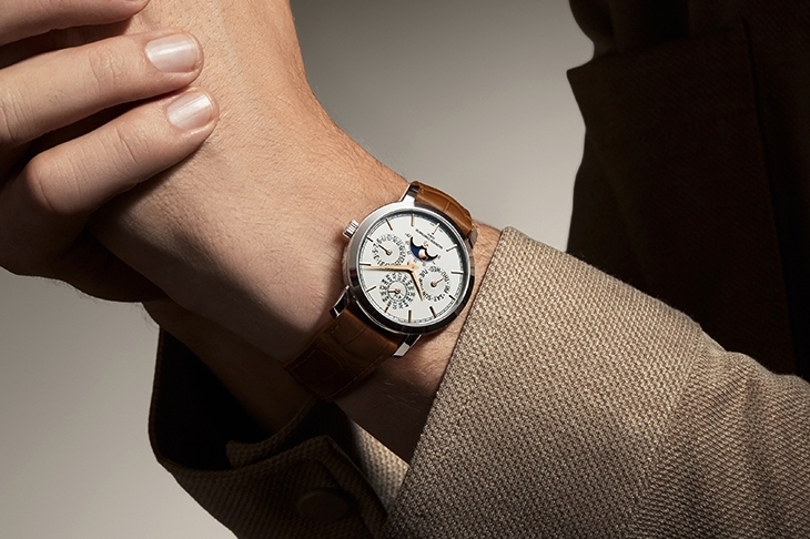 VACHERON CONSTANTIN - TRADITIONNELLE - 4300T/000G-H106 - 回歸完美比例:Vacheron Constantin 江詩丹頓推出全新 36.5mm 超薄萬年曆