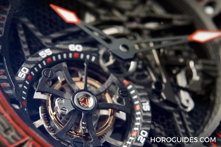 ROGER DUBUIS - EXCALIBUR - RDDBEX0572 - 輕的更有份量 RD首款全碳日內瓦印記腕錶