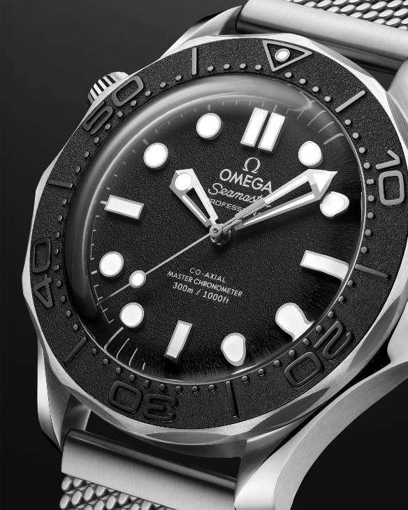 OMEGA - SEAMASTER - 210.30.42.20.03.004 - 兩大陣營同台較量！OMEGA Seamaster 300米潛水錶首度集結占士邦與魔鬼黨，全系列六款登場