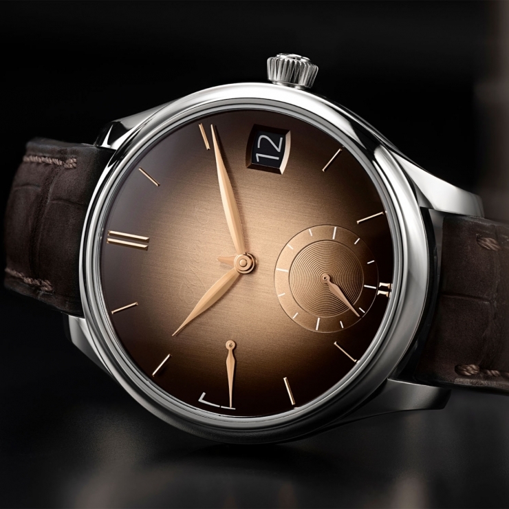 H. MOSER & CIE - ENDEAVOUR - 1800-0207 - 煙燻三文魚色回歸:勇創者萬年曆腕錶展現亨利慕時的純粹美學