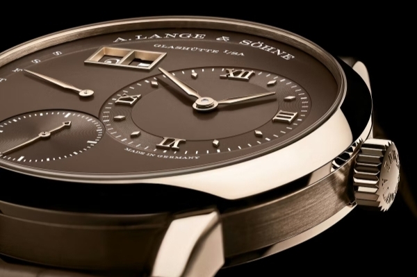 A. LANGE & SÖHNE - LANGE 1 - 320.050 - 經典的溫暖回歸|A. LANGE & SÖHNE朗格Lange 1 Daymatic蜂蜜金