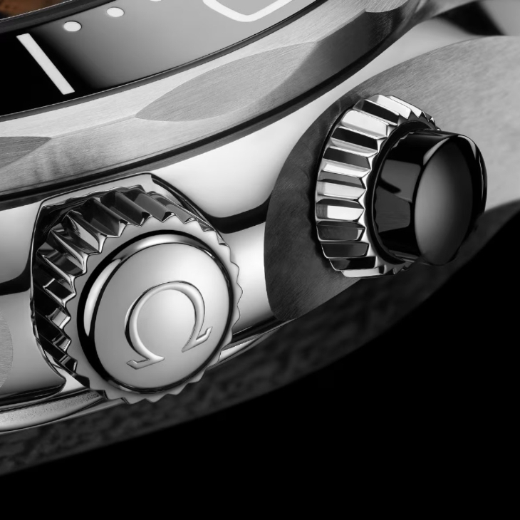 OMEGA - SEAMASTER - 210.32.44.51.01.002 - 007首枚海馬計時碼錶登場!歐米茄將《007:初露鋒芒》遊戲裝備帶到現實