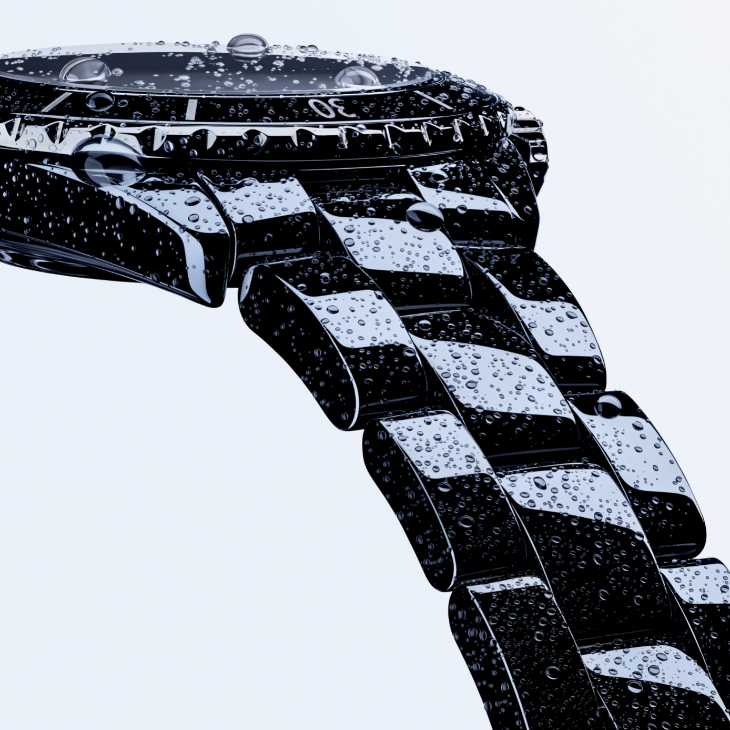 CHANEL - J12 - H5697 - CHANEL J12之所以無可比擬：剛之極致，柔蘊其中