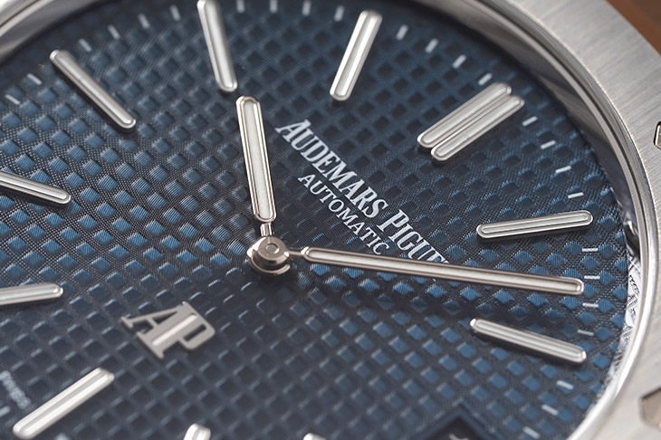 AUDEMARS PIGUET - ROYAL OAK - 16202ST.OO.1240ST.01 - 編輯精選:我們最愛的AP 2022年新款
