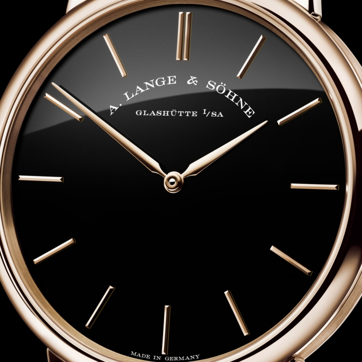 A. LANGE & SÖHNE - SAXONIA - 德系簡約,邂逅冷冽鉑金與溫潤蜜金|朗格推出Saxonia Thin蜂蜜金及鉑金黑色縞瑪瑙限量版