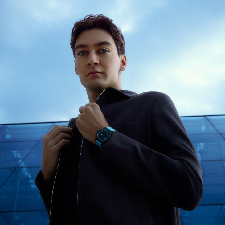 IWC - PILOT - IW389411 - 車手極速藍入作！IWC聯手與Mercedes-AMG馬石油F1™車隊車手George Russell推限量飛行雙傑