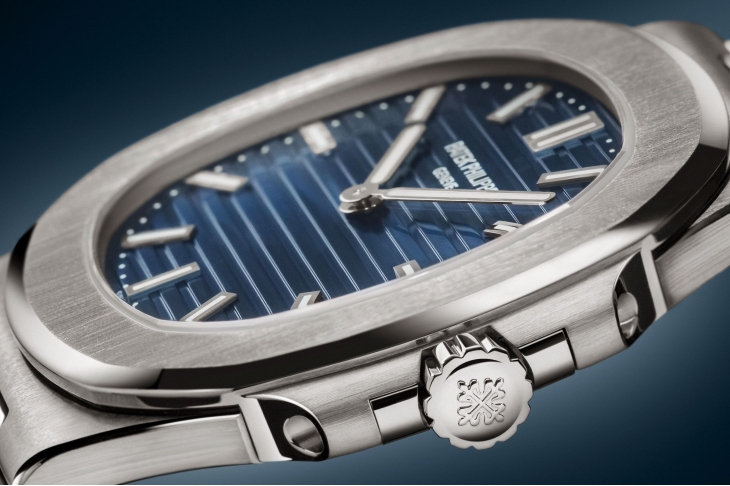 PATEK PHILIPPE - NAUTILUS - 5810/1G-001 - 半世紀的運動優雅傳奇!PATEK PHILIPPE Nautilus 50周年紀念系列以纖巧新作與首款座鐘上陣