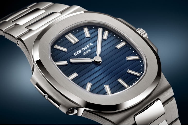 PATEK PHILIPPE - NAUTILUS - 5810/1G-001 - 半世紀的運動優雅傳奇!PATEK PHILIPPE Nautilus 50周年紀念系列以纖巧新作與首款座鐘上陣