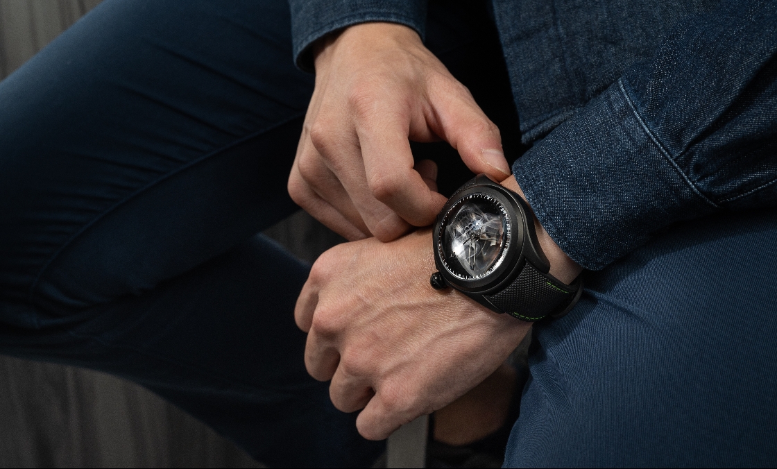 CORUM - BUBBLE - L082/04270 - 大膽狂放!泡泡裡的幽冥綠光|Corum Bubble X Ray自動腕錶