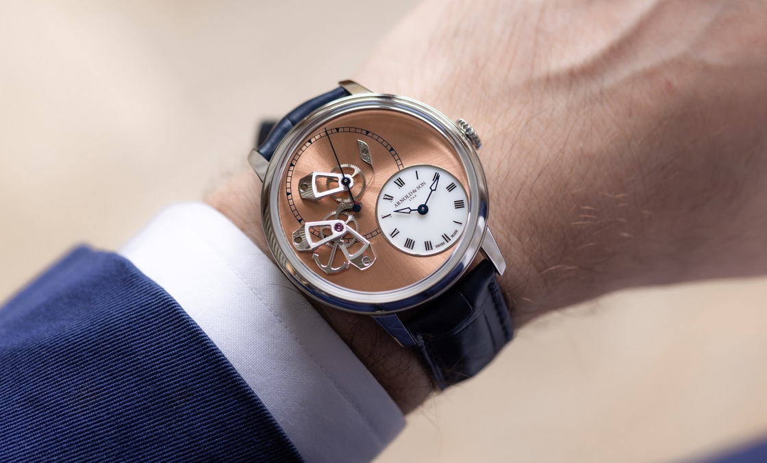 ARNOLD & Son - DSTB - 1ATCX.P01A.C200X - 從跳秒到超大月相--盤點Arnold & Son招牌設計,看懂這個品牌得自古老航海時計的內涵