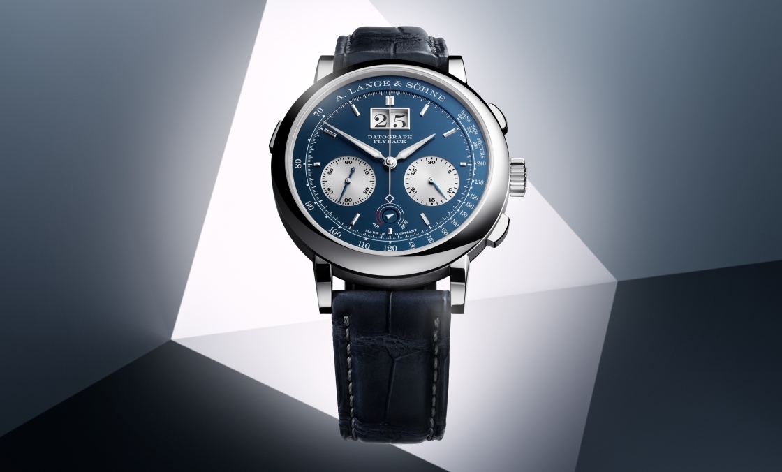 A. LANGE & SÖHNE - SAXONIA - 405.028 - 換裝18K白金配藍面,歡慶問世25周年|朗格Datograph Up/Down全新限量版