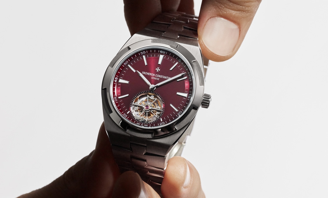 VACHERON CONSTANTIN - OVERSEAS - 6000V/210T-H179 - 鈦金屬深紅面，Vacheron Constantin Overseas陀飛輪腕錶新作