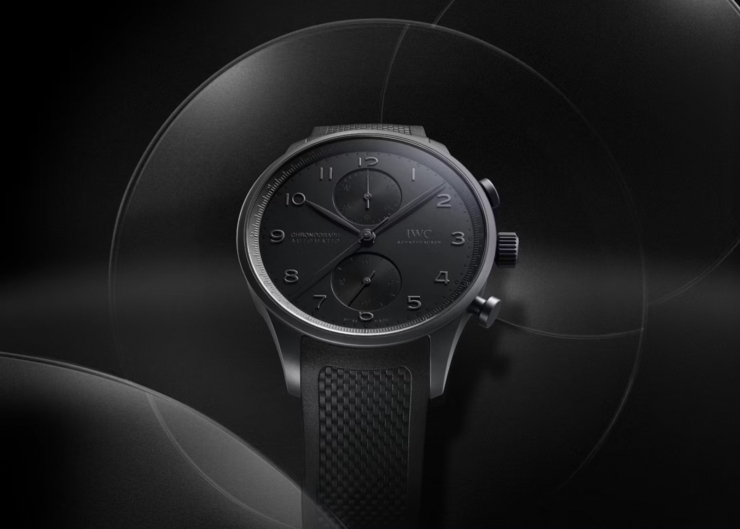 經典正裝的黑化變身：IWC萬國錶推出「葡萄牙系列瓷化鈦金屬計時腕錶」