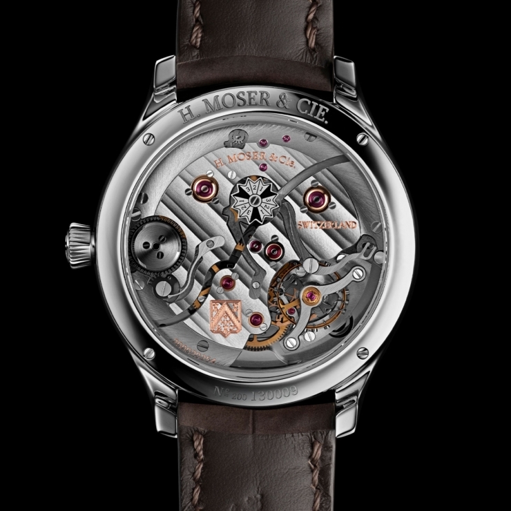 H. MOSER & CIE - ENDEAVOUR - 1800-0207 - 煙燻鮭魚色回歸:勇創者萬年曆腕錶展現亨利慕時的純粹美學