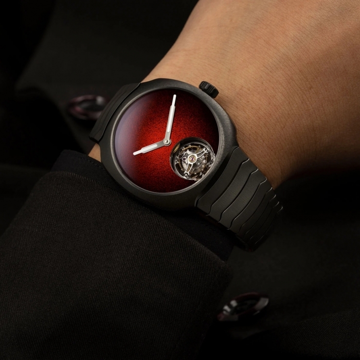 H. MOSER & CIE - 灰黑陶瓷綻紅焰:H. Moser & Cie. 首款全陶瓷 Streamliner 陀飛輪登場