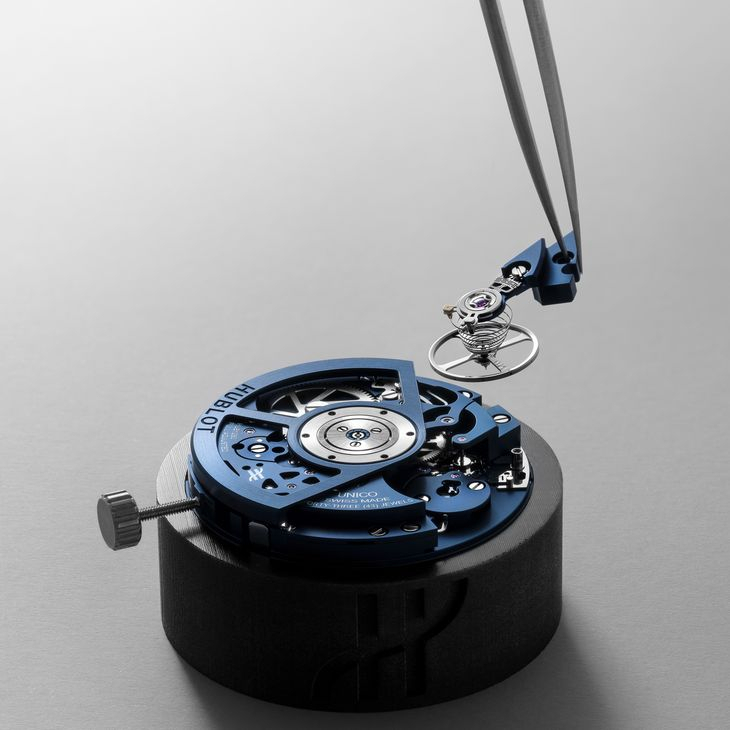 HUBLOT - SQUARE BANG - 821.EX.5170.RX - 潮穿搭也能展現實用機能｜Hublot Square Bang Unico藍面計時碼錶