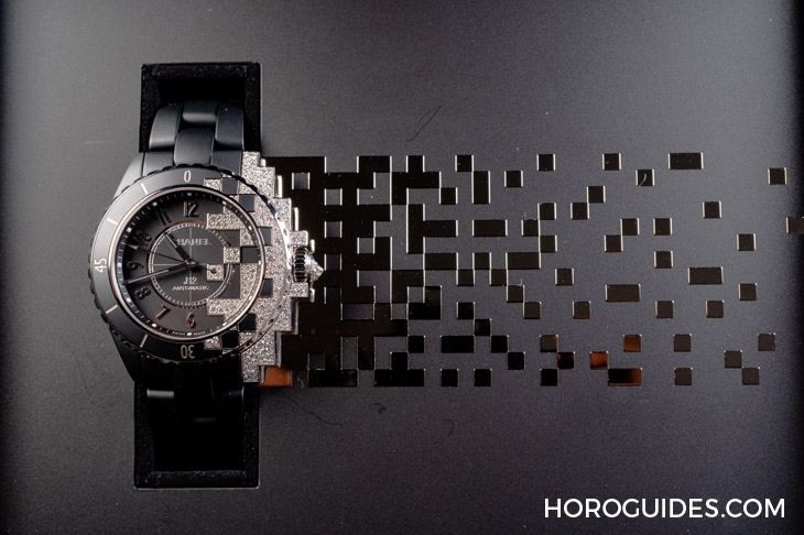 以黑白配的各種可能性，詮釋月蝕的模樣｜CHANEL J12腕錶的黑白實驗