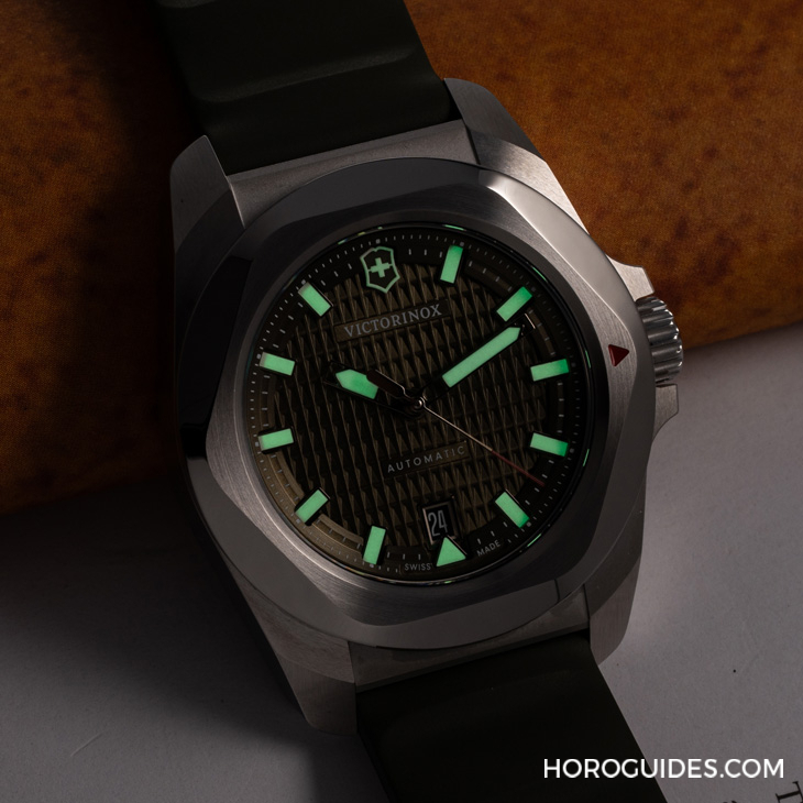 VICTORINOX - I.N.O.X. - 242020 - 除了無法被輾壓的強悍,新一代Victorinox I.N.O.X.系列腕錶還多了從容穿梭不同情境的魅力