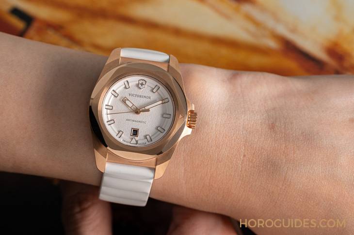 VICTORINOX - I.N.O.X. - 242020 - 除了無法被輾壓的強悍,新一代Victorinox I.N.O.X.系列腕錶還多了從容穿梭不同情境的魅力