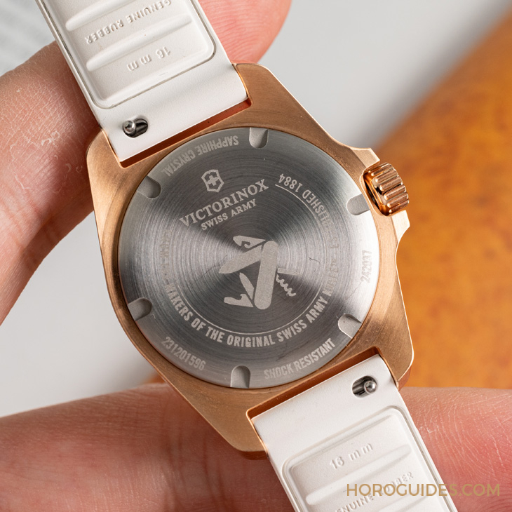 VICTORINOX - I.N.O.X. - 242020 - 除了無法被輾壓的強悍,新一代Victorinox I.N.O.X.系列腕錶還多了從容穿梭不同情境的魅力