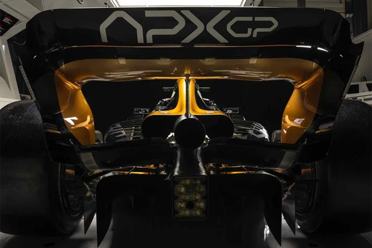 IWC - INGENIEUR - IW328908 - 真假?IWC最新贊助的F1車隊逆襲奪冠,還打造聯名錶款?!布萊德彼特和《F1電影》演給你看