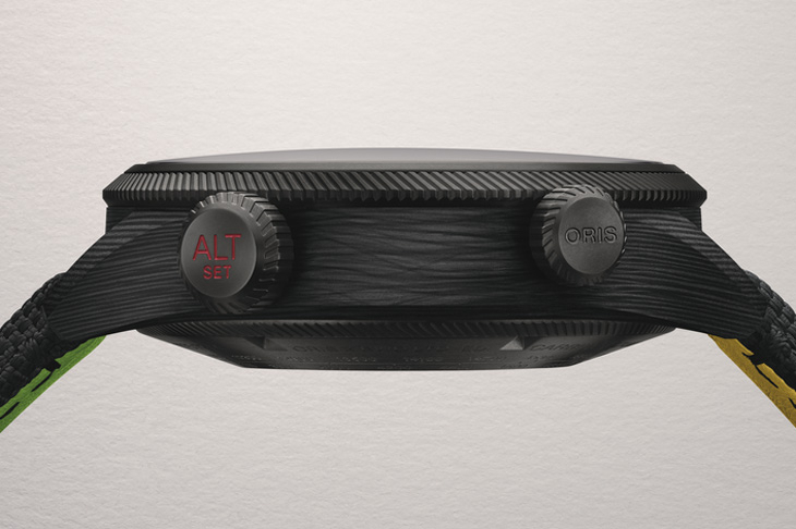 ORIS - PROPILOT - 01 793 7775 8724-Set - Oris〈2025日內瓦錶展〉新作:ProPilot Altimeter “Mission Control”限量腕錶科幻風加持、Calibre 113首度加入Big Crown錶系
