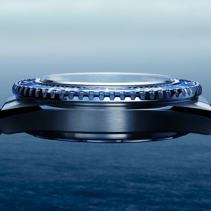 OMEGA第四代Planet Ocean俐落上陣