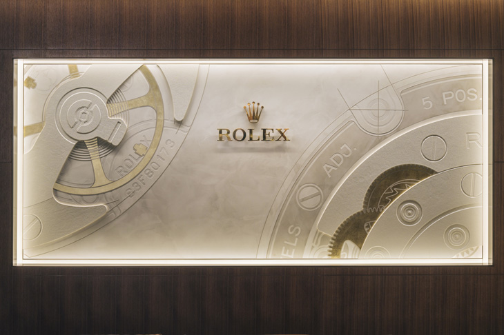 ROLEX - 三角坑紋、日期窗凸透鏡,勞迷一看就懂的空間巧思|勞力士台北麗晶精品專門店全新開幕