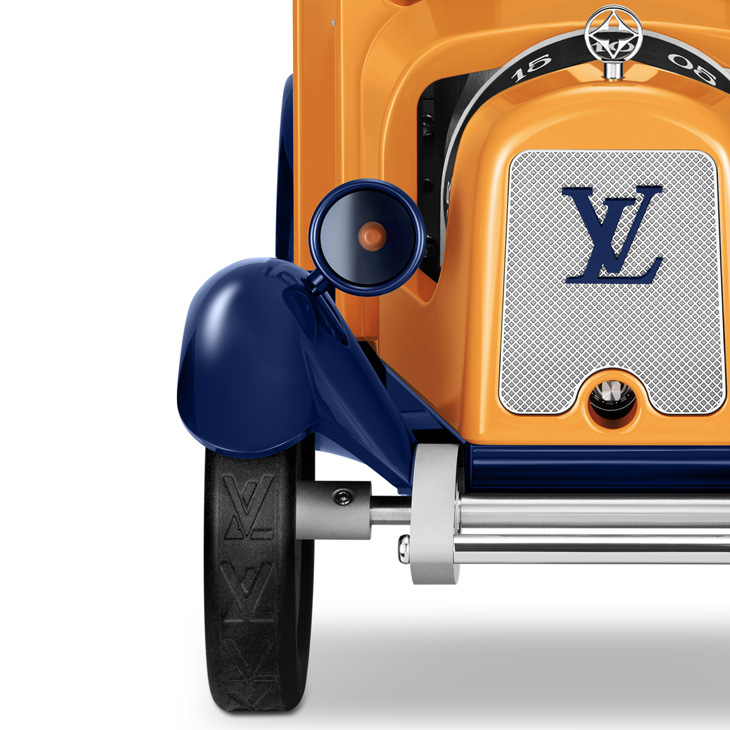 LOUIS VUITTON - 精湛工藝 - （LOUIS VUITTON CAMIONNETTE） - 連胎紋都是「LV」的復古小貨車｜Louis Vuitton Camionnette座鐘