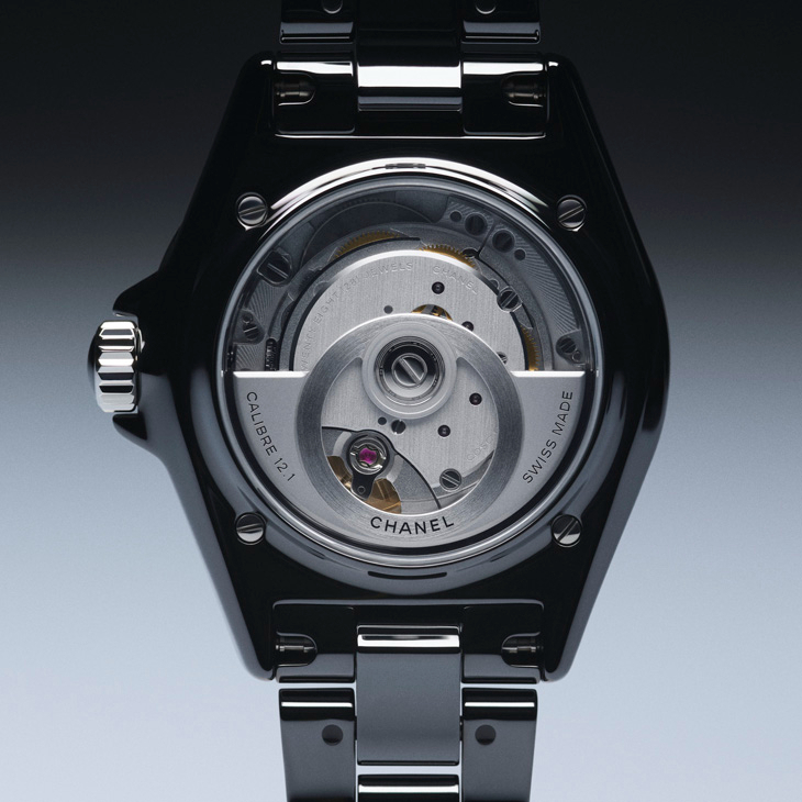 CHANEL - J12 - （J12 Superleggera Caliber 12.1 42毫米腕錶） - J12：來自航海世界的原創風格，跨越性別的全新尺寸