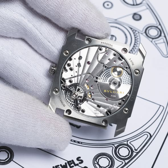 BVLGARI - OCTO - 104351 - 寶格麗BVLGARI Octo Finissimo自動腕錶全新錶徑37毫米，尺寸凝鍊，鋒芒更盛