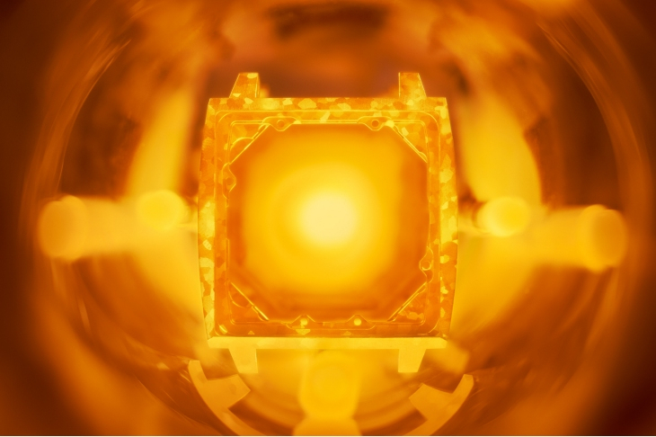 TAG HEUER - MONACO - CBW2185.FC8350 - 嶄新鈦金材質亮相,經典黑白與Gulf藍橙同場現身|TAG HEUER Monaco三款新錶驚艷登場