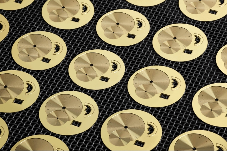 GLASHÜTTE ORIGINAL - PANO - 1-93-03-01-03-61 - 源自赭紅鐵色,格拉蘇蒂原創鉑金限量版PanoLunar Tourbillon,揭幕嶄新錶盤工坊