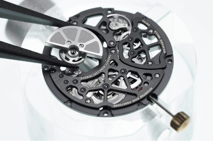 RICHARD MILLE - MEN - RM 33-03 - 酒桶化圓,鏤藝新境|RICHARD MILLE全新RM 33-03自動上鍊腕錶雙版本登場