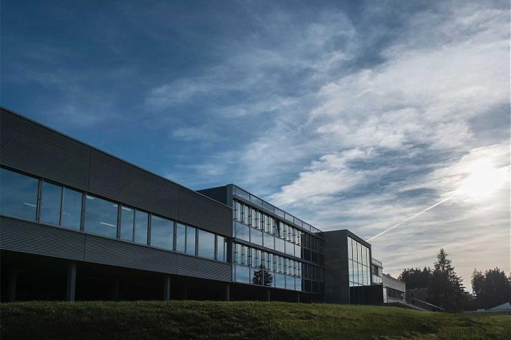 CHANEL - J12 - H9632 - CHANEL ACADEMY 深度專訪|廣田雅將談J12:一枚時計如何超越時尚,成為現代經典?