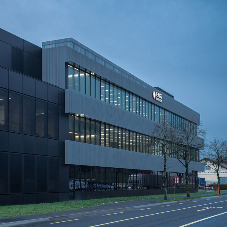 CHANEL - J12 - H9632 - CHANEL ACADEMY 深度專訪|廣田雅將談J12:一枚時計如何超越時尚,成為現代經典?