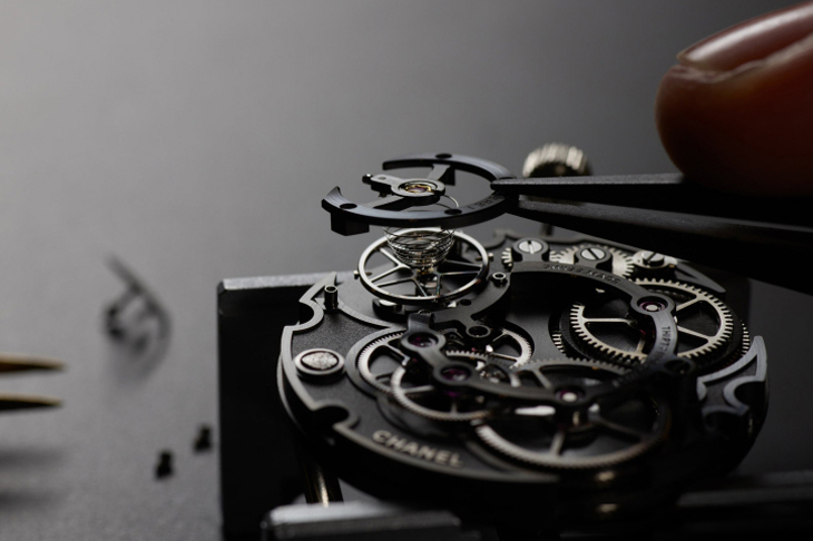 CHANEL - J12 - H9632 - CHANEL ACADEMY 深度專訪|廣田雅將談J12:一枚時計如何超越時尚,成為現代經典?