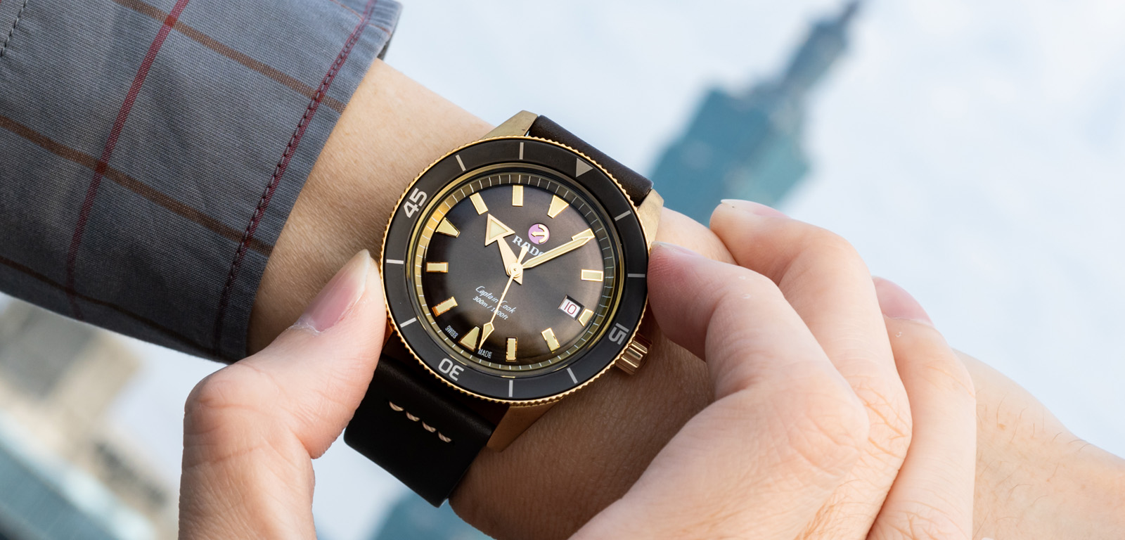 熱門復刻新色RADO庫克船長青銅錶